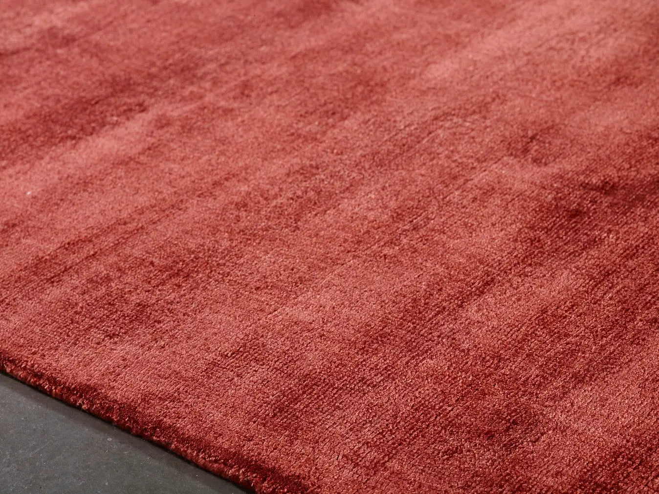 Laine vs viscose : comment choisir votre tapis Bel‑Deco