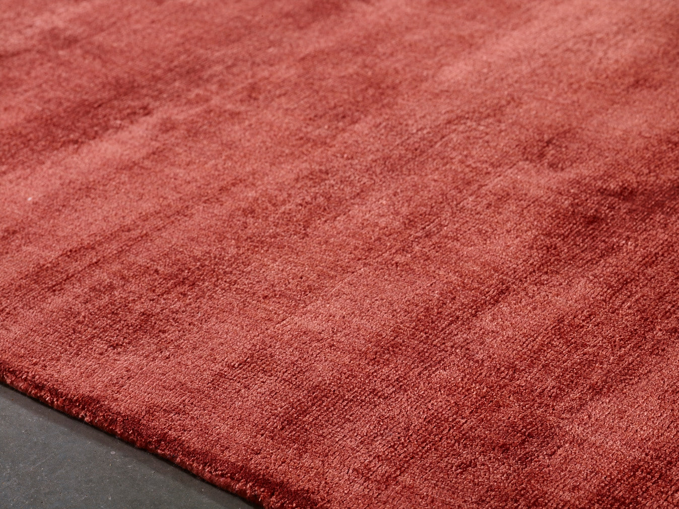 Laine vs viscose : comment choisir votre tapis Bel‑Deco