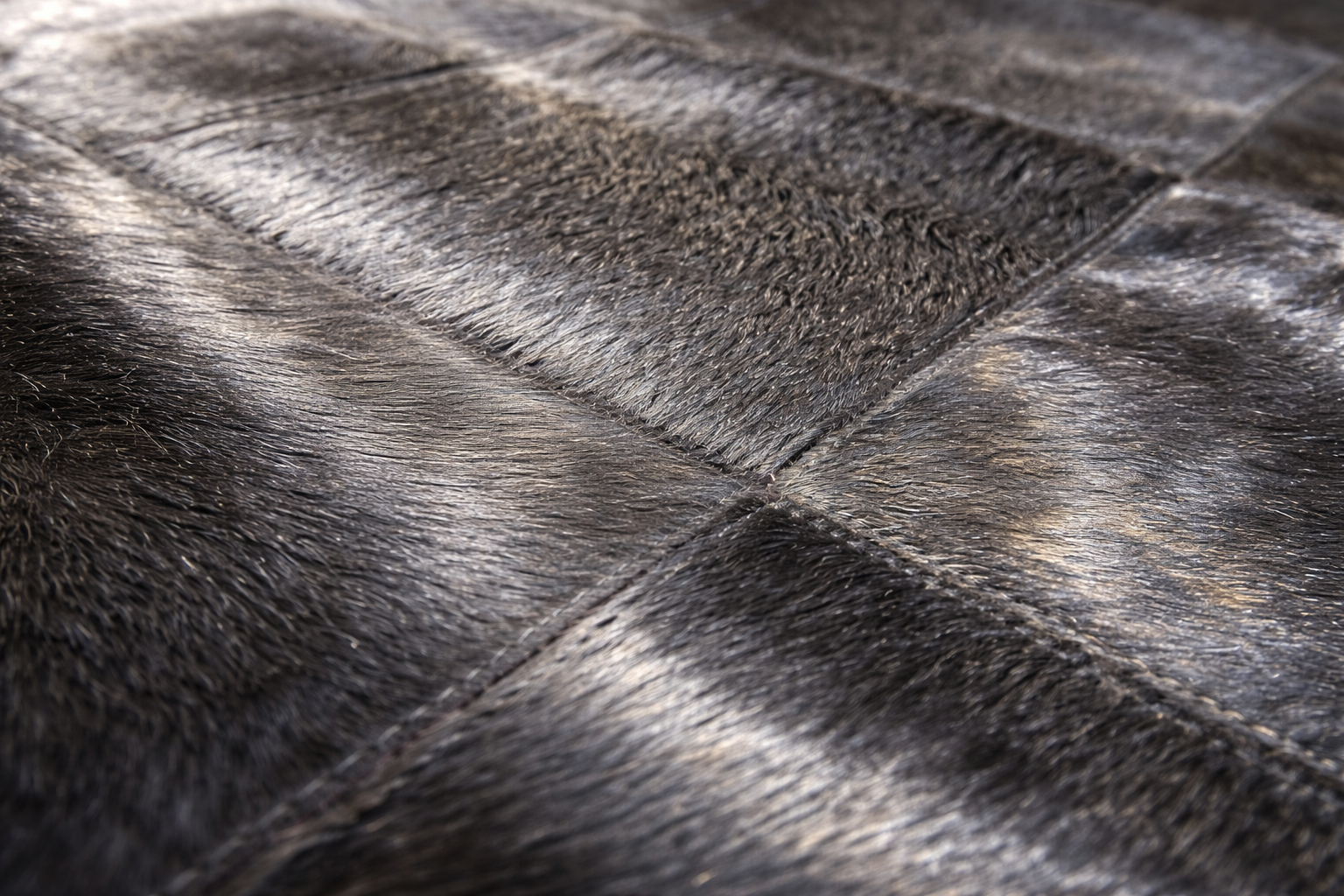 Le retour prestigieux du tapis en peau de vache : l'atout maître de votre intérieur