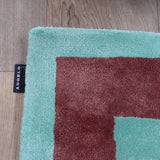 Blue and Burgundy Viscose Rug – Annamitique – close-up of the edge