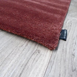 Tapis bordeaux en laine et viscose – Banga : détail de la bordure