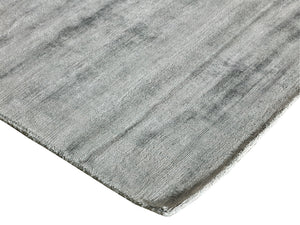 Tapis de chambre ou salon Gris clair Vintage en Soie Végétale (Viscose) – Erica (200x300, 250x350, 200x400, 300x300 et 300x400)