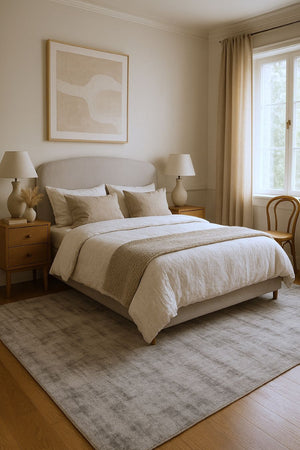 Tapis de chambre ou salon Gris clair Vintage en Soie Végétale (Viscose) – Erica (200x300, 250x350, 200x400, 300x300 et 300x400)