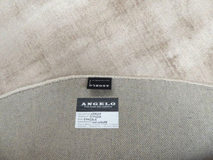Revers du tapis rond beige en viscose - finitions de qualité artisanale