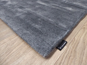 Tapis blanc gris laine viscose — vue de coin montrant l’épaisseur et le tissage