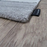 Grey Striped Wool and Viscose Rug – Mutza – close-up of the edge