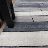 Grey Striped Wool and Viscose Rug – Mutza – close-up of the weave (2)