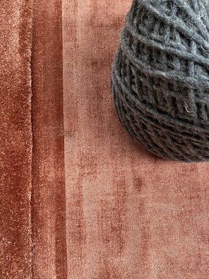 Elégant et original tapis rouge - 100% polyester - Fliz