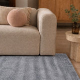 Teppich Weiß und Blau aus Viskose – Pixel, im Wohnzimmer