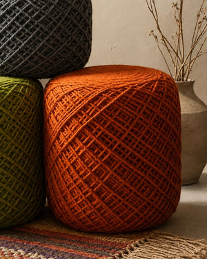 Designer poef van 100% wol – Chique, comfortabel en tijdloos.
