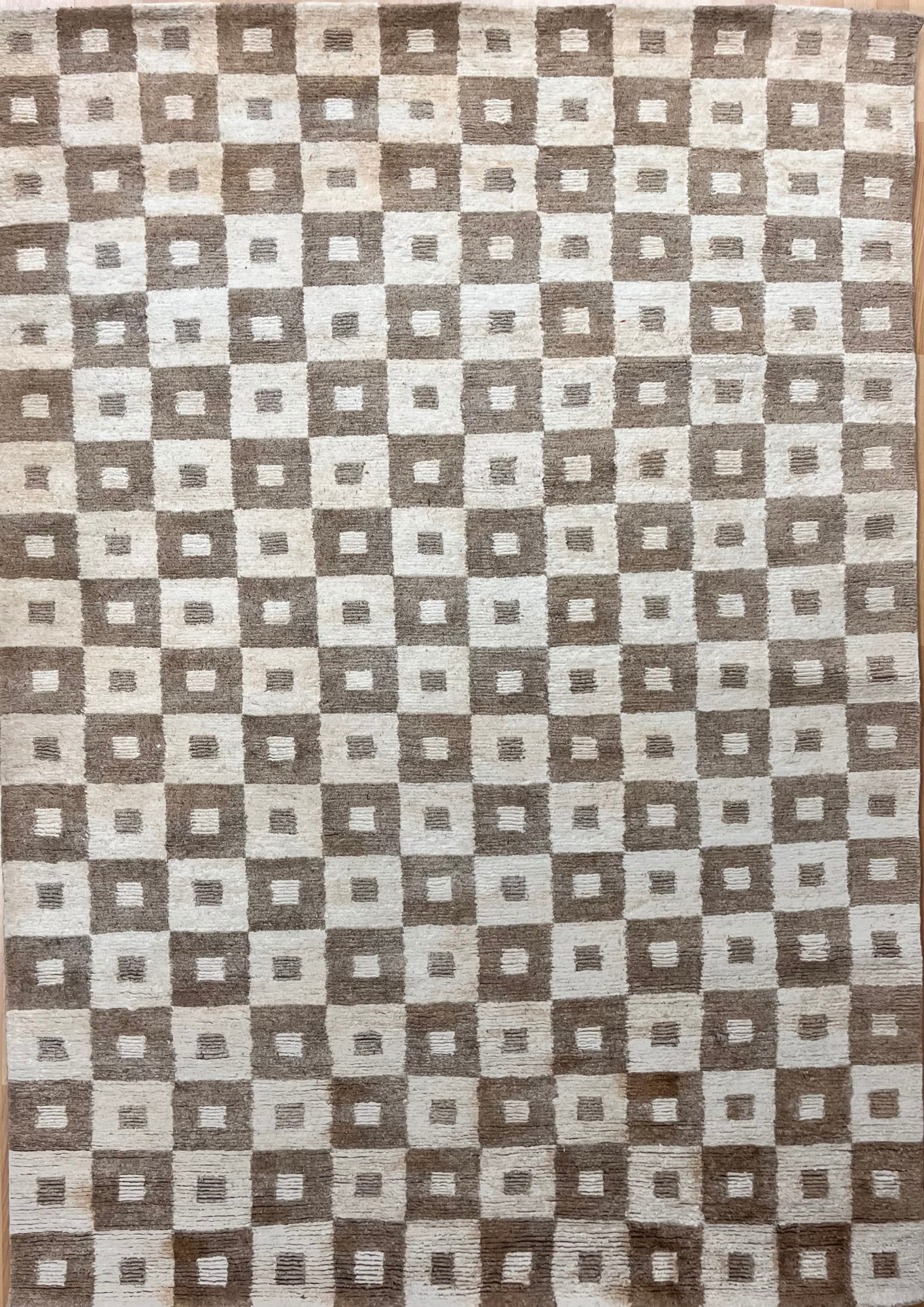 Teppich Beige und Braun aus Brennnessel – Nettle – Gesamtansicht des Teppichs