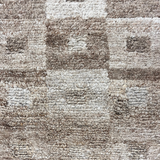Tapis géométrique beige et marron en ortie – Nettle : détail du tissage