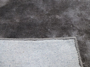 Revers du tapis de couloir en bambou gris fait main – doublure solide et finition artisanale de qualité