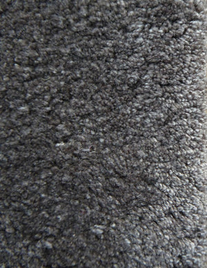 Détail du tapis de couloir gris brillant en bambou – tissage artisanal et fibres naturelles scintillantes