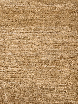 Zoom sur la texture soyeuse du tapis en soie de bambou jaune beige doré, fibres lumineuses et finition raffinée