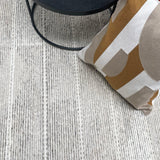 Grey and White Wool Rug – Sahir – close-up of the weave (2)