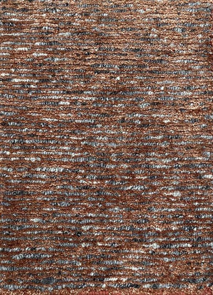 Gros plan sur le tapis terracotta gris – détail de la texture en soie de bambou et laine, effet luxueux et lumineux