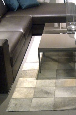 Glitzernder Teppich Grau, Elfenbein und Braun – 100 % Rindsleder – Geometrisches Design