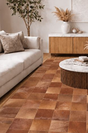 Glanzend bruin vloerkleed – 100% rundleer – geometrisch design