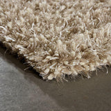 Teppich Beige Hochflor aus Polyester und Wolle – Laurita – Detail der Kante