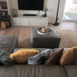 Tapis de couloir vintage marron en soie et jute – Sena, dans un salon (2)