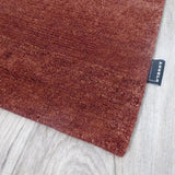 Vloerkleed terracotta van wol – Bhurkan – detail van de rand