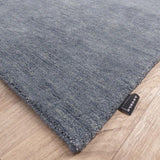 Tapis gris en laine – Bhurkan : détail de la bordure