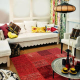 Vloerkleed rood vintage – Up Square, in een woonkamer