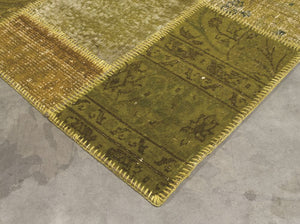 Coin du tapis patchwork recyclé laine coton vert jaune marron — détail et texture des bords