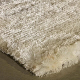 Alfombra marfil de poliéster – Poils Longs Moelleux Berka – detalle del borde