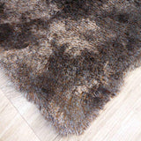 Teppich Braun Hochflor aus Polyester – Poils Longs Moelleux Berka – Detail der Kante