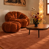 Tapis terracotta en polyamide – Affinal, dans un salon