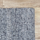 Tapis gris en laine – Looping : détail de la bordure