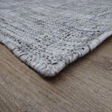 Alfombra vintage gris y blanco de pelo corto de lana – Hamilta – detalle del borde