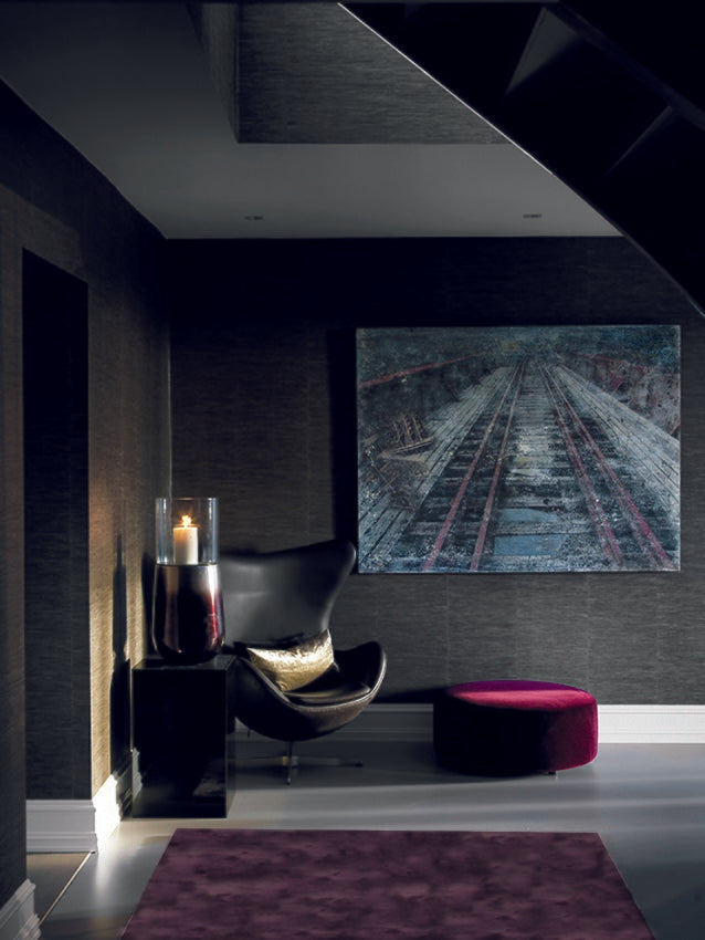 Tapis violet fait main en viscose dans un salon moderne – touche élégante et cozy dans un intérieur