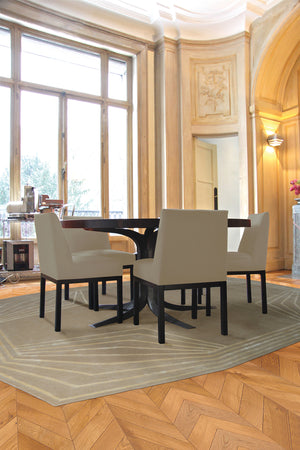 Tapis de designer géométrique aux nuances de beige et lignes en viscose crème brillante 640-TKDOD-632 par Thomas King pour angelorugs, en vente chez Bel-Deco.
