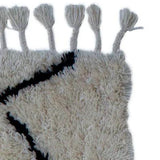 White Berber Wool Rug – Zaghouan – close-up of the edge