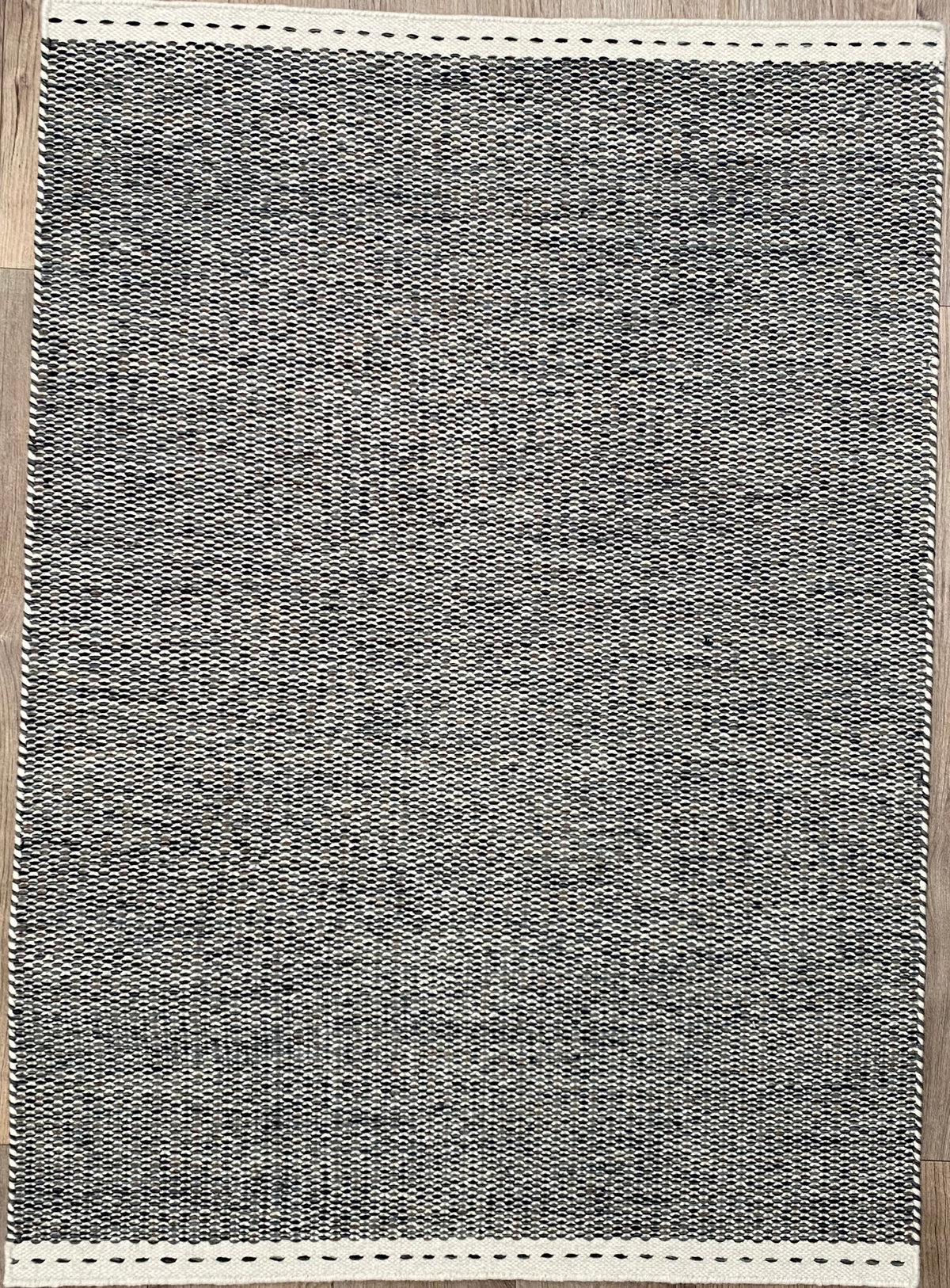 Black and White Wool Rug 120x170 – Alpine
