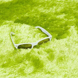 Grüner langfloriger Polyesterteppich – Berka – Detail der Webstruktur (2)