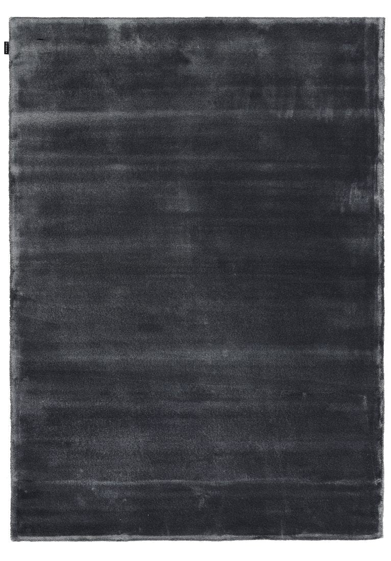 Tapis gris brillant et soyeux en viscose fait main, vu de face, présentant sa texture lisse et sa teinte élégante