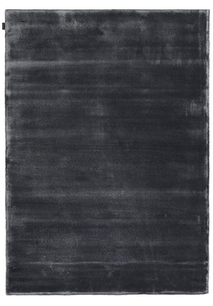 Tapis gris brillant et soyeux en viscose fait main, vu de face, présentant sa texture lisse et sa teinte élégante