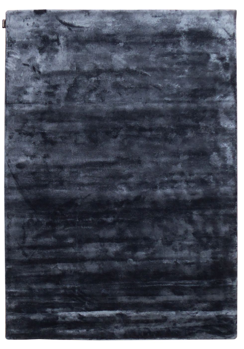 Tapis bleu nuit brillant fait main en fibres de bambou, vu de face – texture lisse et éclat soyeux