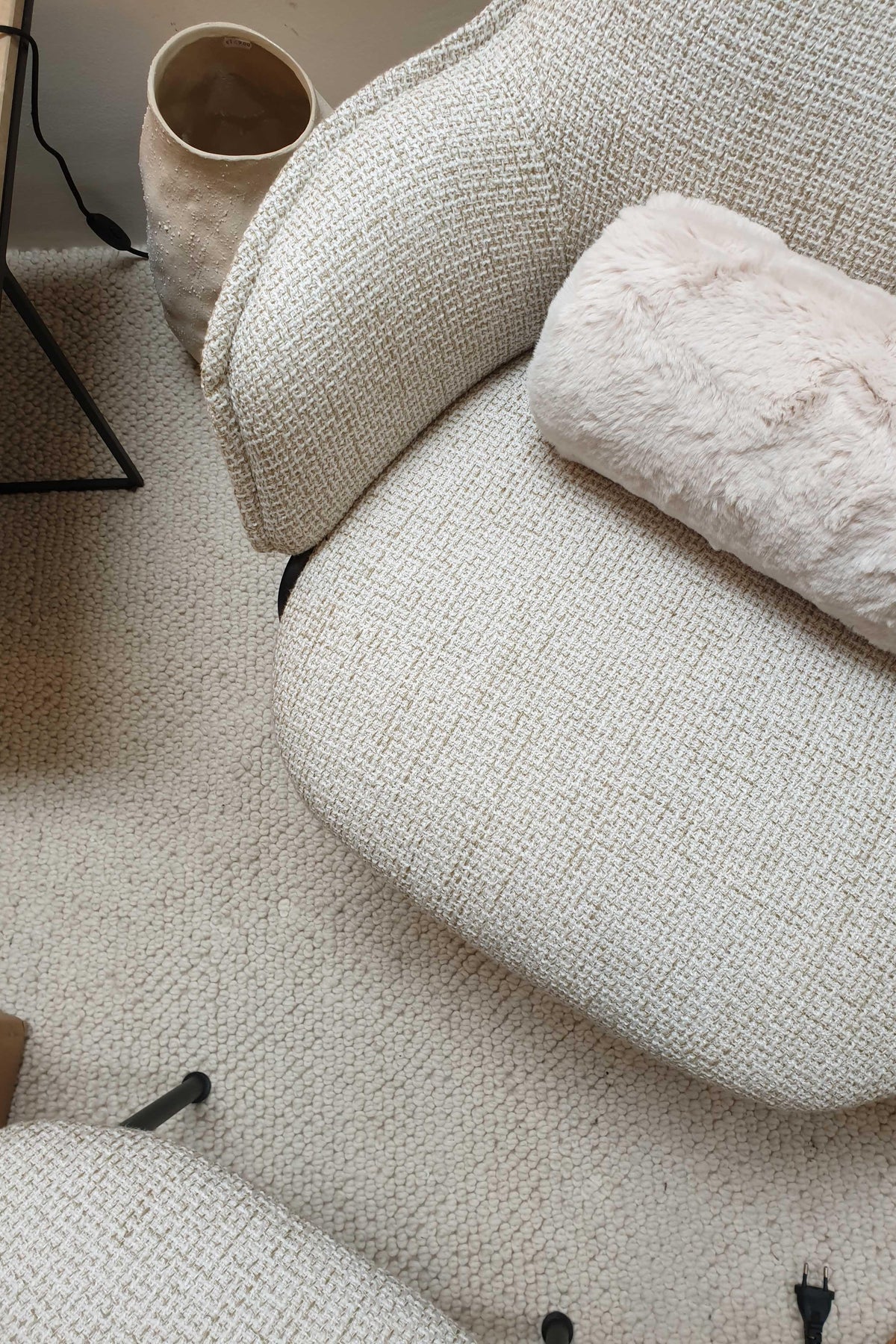 Wit wollen lussenkleed – Lagune, in een woonkamer