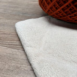 Teppich Weiß Geometrisch aus Wolle – Deep 3D – Detail der Kante