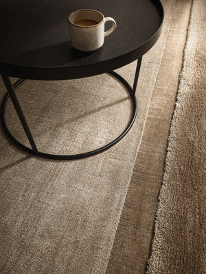 Tapis gris élégant en relief Fliz 2184-PEm-A115R, tissé main avec texture soie végétale, idéal pour salon moderne ou hôtellerie Bel-Deco.
