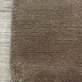 Tapis artisanal marron uni – Noumakh : détail de la bordure