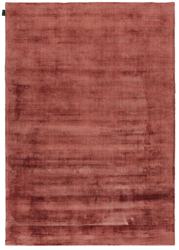 Tapis rouge luxueux en viscose, vue de face, texture brillante et soyeuse