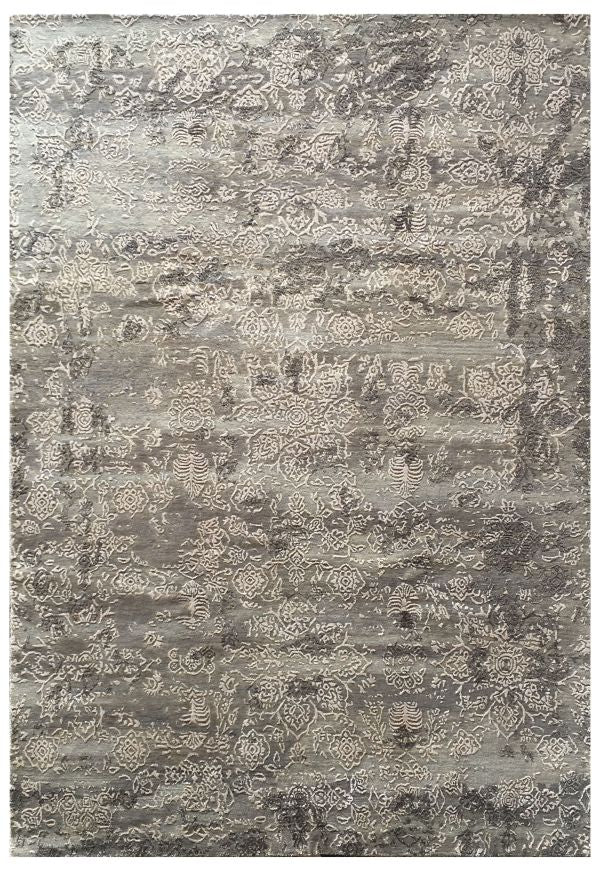 Luxueux tapis de salon à motif floral ancien en laine et soie gris — vue de face mettant en valeur les détails du motif