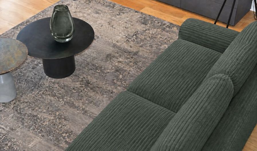 Heredity: Grand Tapis Géométrique en Laine et Soie de Bambou