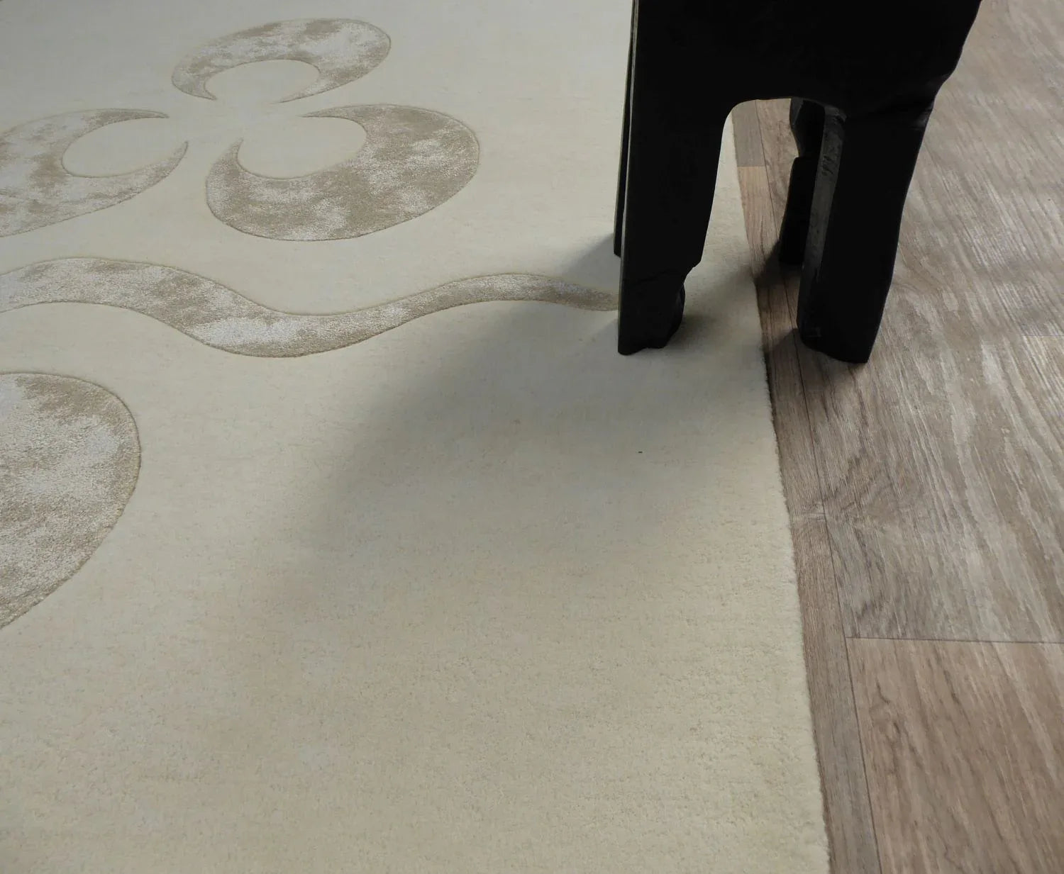 Tapis Paris Ivoire – Laine NZ & Viscose – Motif Circulaire Ondulé Tufté Main - Tapis Contemporains à Prix Outlet - Bel-Deco